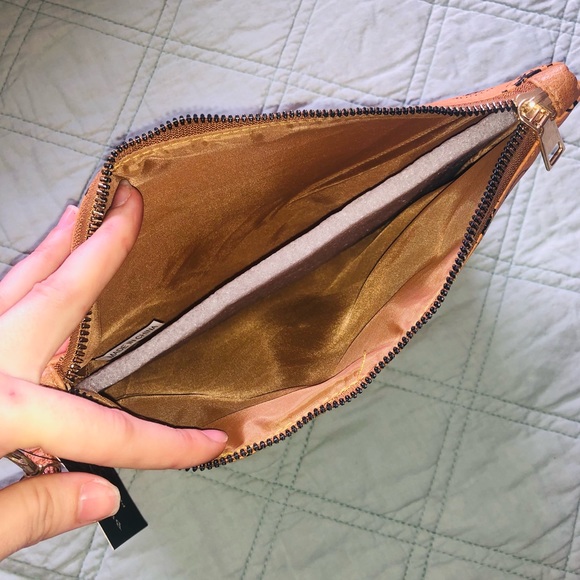 Beverley Hills Polo club wristlet - Picture 5 of 6